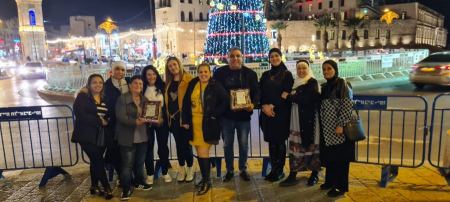  طاقم المركز الجماهيري العربي الرملة يكرم المدير السابق المربي ميخائيل فانوس